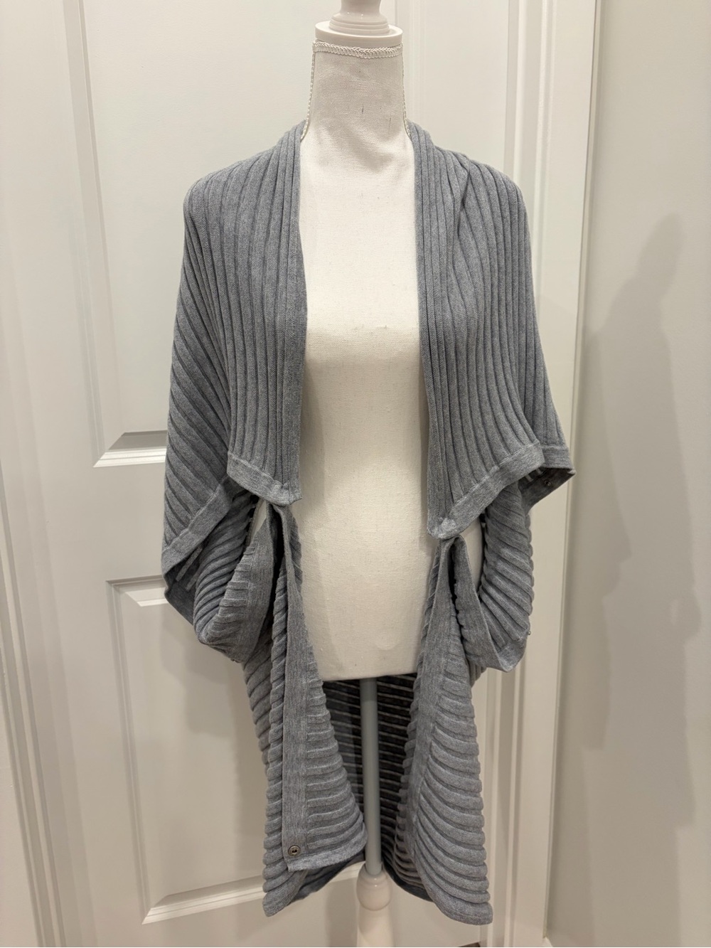 Lululemon Heather Gray Ribbed Rejuvenate adjustable Wrap